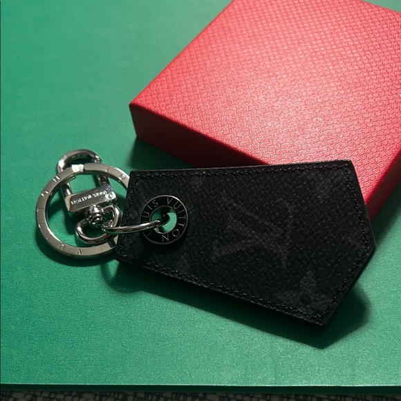 79. Louis Vuitton Monogram Eclipse Key Holder/Charm with COA - Picture 1 of 7